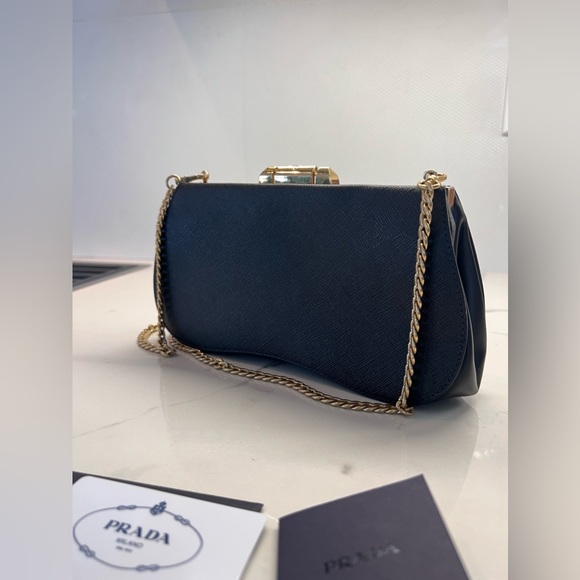 Gorgeous Prada Sidonie clutch with chain handle height 5” wide 9.5” - Picture 9 of 10